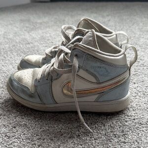 Jordan Kids High-Top Sneakers in Light Gray and Cream